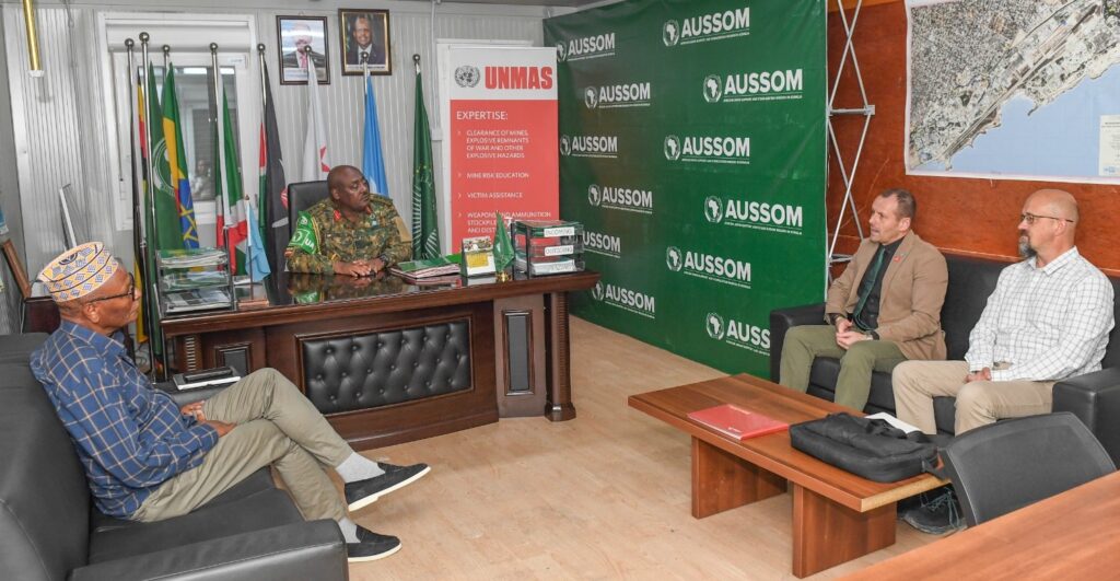 AUSSOM Commander, UNMAS Chief Discuss Strengthening Counter-IED Efforts in Somalia AUSSOM Commander, UNMAS Chief Discuss Strengthening Counter-IED Efforts in Somalia